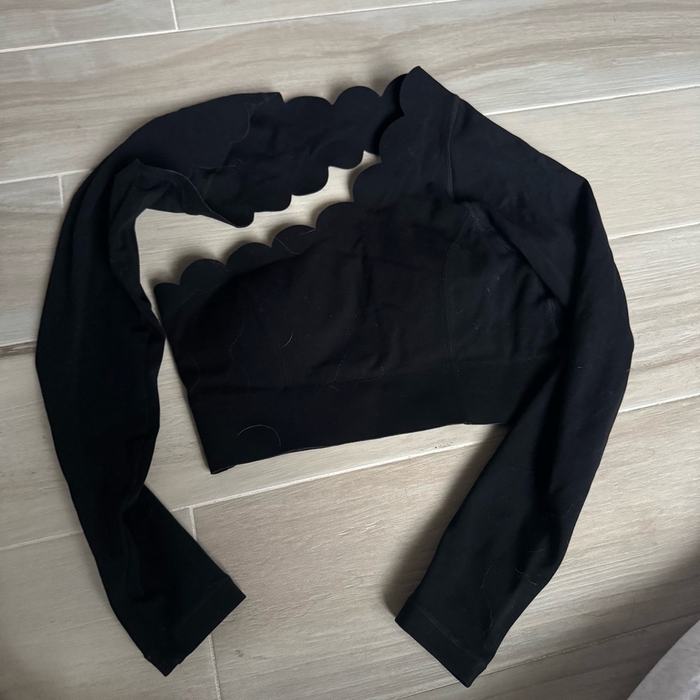 Wiskii asymmetrical Black Scalloped Top